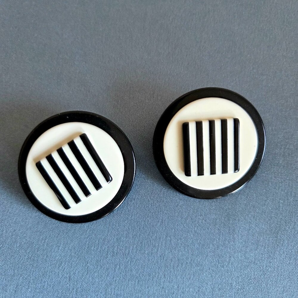Vintage 80s plastic black and white large round earrings with stripes.